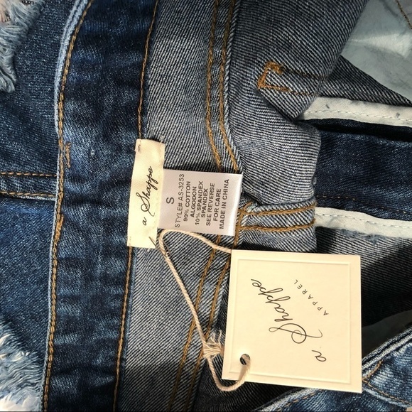 DENIM Shorts Small - Picture 5 of 6